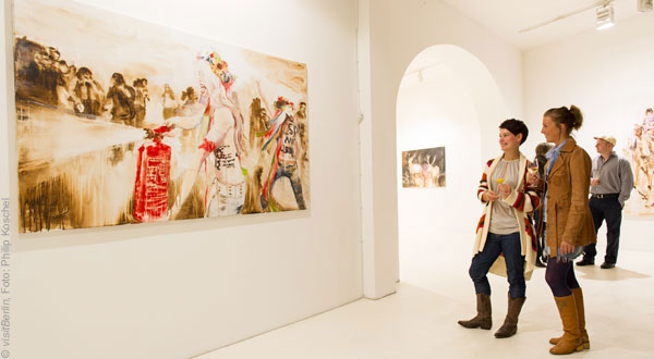 © visitBerlin, Foto: Philip Koschel Die Tür geht auf und es ist kunst